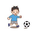 サッカーをする少年