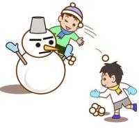 雪合戦する男の子