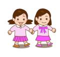 手をつなぐ女の子二人