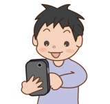 スマートフォンを使う子供(小学生の男の子)